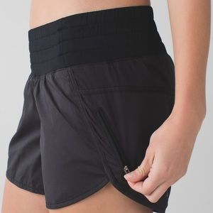 Lululemon Tracker Short II *2-way Stretch